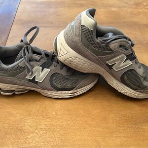 Men’s 2002R New Balance Charcoal and Light Gray Running Shoes